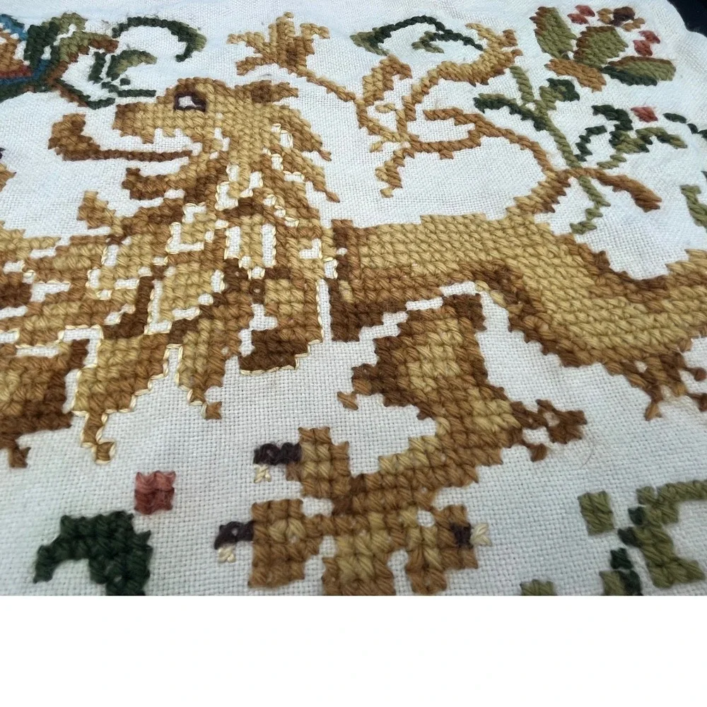 Vintage Cross stitch Lion Rampant‎ Pillow Cover Gold Green Heraldic Crest